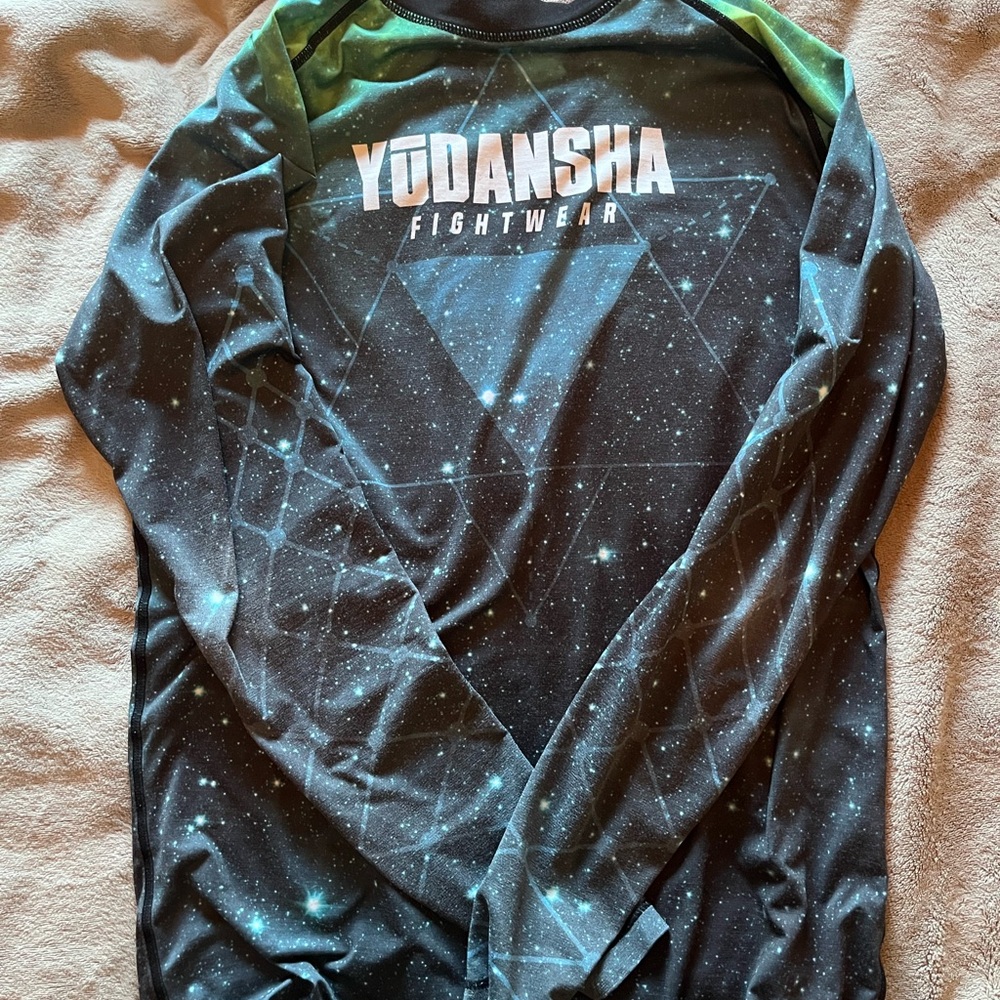 I am selling Jiu jitsu rash guard Yudansha size L.